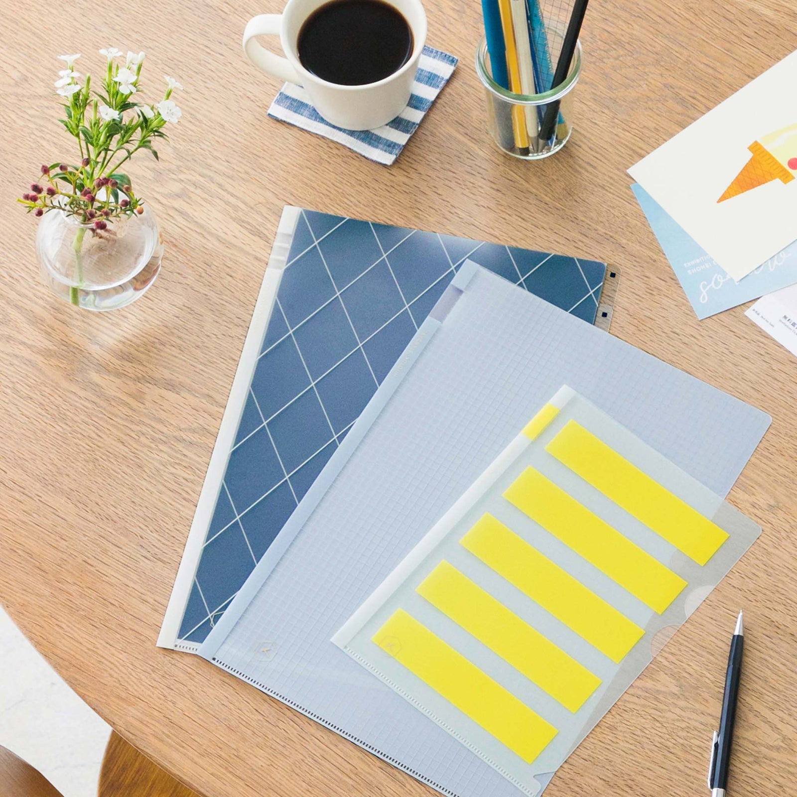 ヒトトキスタンダード クリアーホルダー A4 3山インデックス HS842